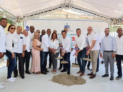 Kelvin Cruz inicia reconstrucción del estadio Hermanos Suárez