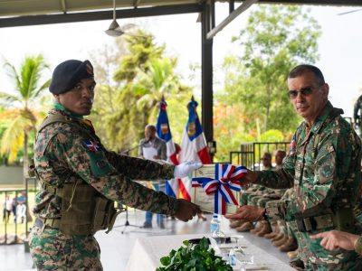 Ejército gradúa 587 nuevos rasos en ceremonia en el Campamento 16 de Agosto
