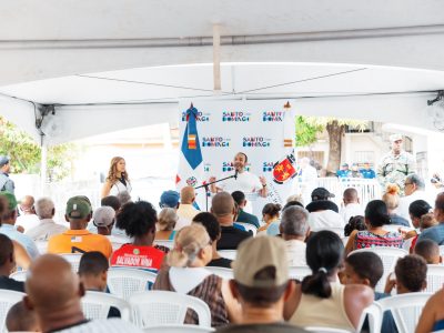 Carolina Mejía encabeza operativo médico-social en Luz Consuelo Norte