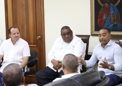 Autoridades y sectores comunitarios participan en diálogo sobre el Plan de Ordenamiento Territorial de Verón-Punta Cana