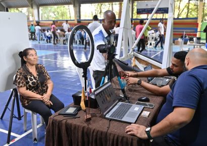 JCE y Conape acercan servicios de cedulación a adultos mayores en Bahoruco