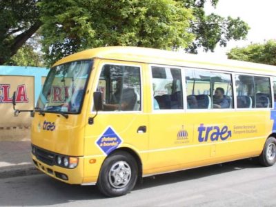 TRAE distribuye 29 autobuses para reforzar transporte escolar