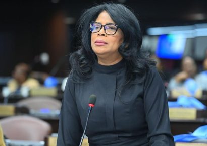 Diputada Lidia Pérez pide investigar exenciones fiscales a iglesias