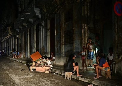 Falla en el Sistema Eléctrico Nacional deja sin electricidad a la mitad de Cuba este sábado