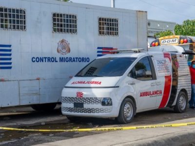 Hallan cadáver dentro de camión de Migración
