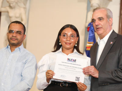 Abinader encabeza entrega histórica de más de 36,000 becas tecnológicas del ITLA