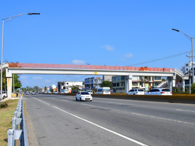 Obras Públicas anuncia cierre parcial de la autopista Las Américas por desmontaje de puente peatonal