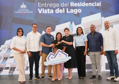 Raquel Peña y MIVED inauguran 128 apartamentos en Bahoruco