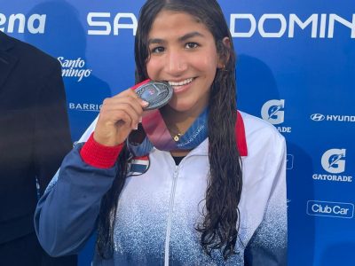 Jianna Amores gana plata y marca un nuevo récord histórico para la natación dominicana