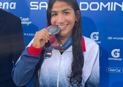 Jianna Amores gana plata y marca un nuevo récord histórico para la natación dominicana