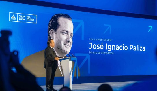 Ministro Paliza El ministro de la Presidencia, José Ignacio Paliza, encabezó la apertura del primer Foro Nacional para el Pleno Desarrollo, una iniciativa realizada dentro de la plataforma Meta RD 2036, que busca establecer una visión conjunta para convertir a República Dominicana en una nación más desarrollada y competitiva hacia el año 2036. Durante el encuentro, organizado por el Ministerio de la Presidencia y el Consejo Nacional de Competitividad, Paliza destacó que el progreso de un país no depende únicamente de la construcción de infraestructuras, la aprobación de leyes o la llegada de inversiones, sino también del fortalecimiento institucional, el aumento de la productividad, la generación de conocimiento y la preparación del talento humano. El funcionario resaltó que los grandes desafíos nacionales requieren la participación coordinada del Gobierno, empresas, universidades, gobiernos locales, sociedad civil y aliados internacionales, debido a que las soluciones deben construirse mediante un esfuerzo colectivo.inaugura primer Foro Meta RD 2036 para impulsar el desarrollo nacional