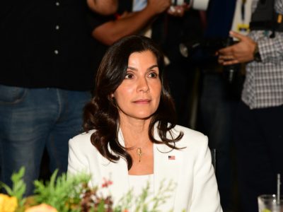 Leah Campos celebra Freedom250 con residentes en ambiente popular