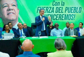 Leonel Fernández evalúa avances organizativos de la Fuerza del Pueblo