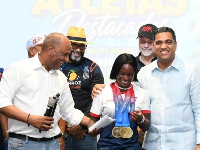 Abinader entrega apartamento a Liranyi Alonso tras ganar cuatro oros