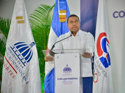 José Monegro agradece entre lágrimas en clausura de Santo Domingo 2026