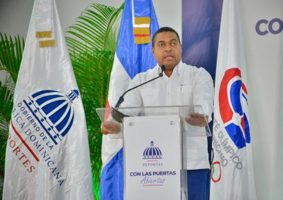 José Monegro agradece entre lágrimas en clausura de Santo Domingo 2026