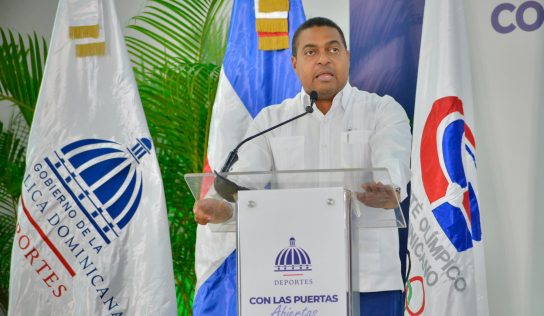 José Monegro agradece entre lágrimas en clausura de Santo Domingo 2026