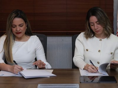 Ministerio de la Mujer y Hospital Hugo Mendoza firman alianza por familias cuidadoras