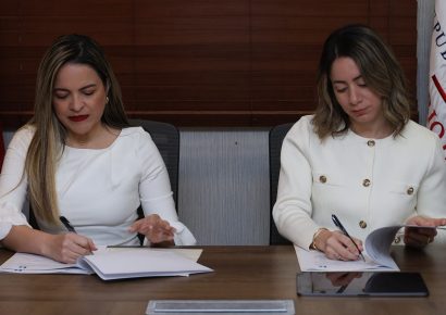 Ministerio de la Mujer y Hospital Hugo Mendoza firman alianza por familias cuidadoras