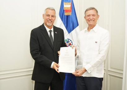 Canciller Roberto Álvarez recibe cartas credenciales del nuevo embajador de Israel