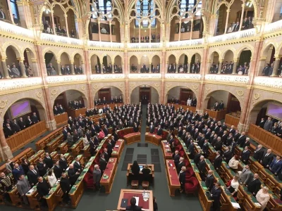 El Parlamento húngaro elegirá el martes al nuevo jefe del Estado sin un candidato definido