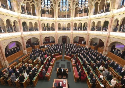 El Parlamento húngaro elegirá el martes al nuevo jefe del Estado sin un candidato definido