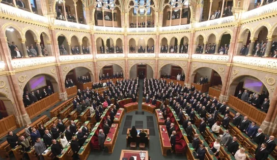 El Parlamento húngaro elegirá el martes al nuevo jefe del Estado sin un candidato definido