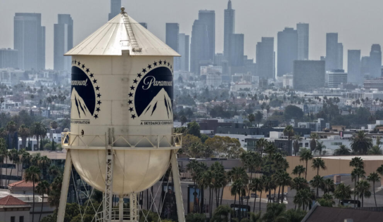 Paramount pide fianza de US$1,900 millones en disputa por fusión con Warner
