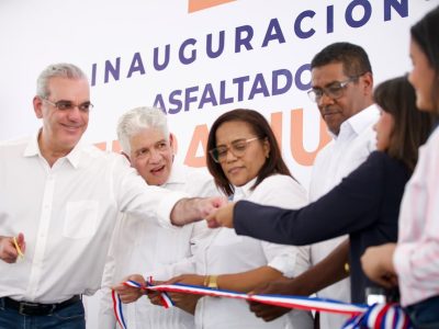 Abinader inaugura puente sobre río Penitente en la frontera