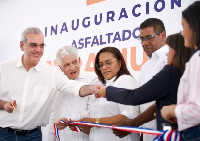 Abinader inaugura puente sobre río Penitente en la frontera