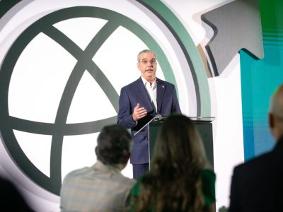Abinader promete acuerdo tarifario recíproco con EE. UU.
