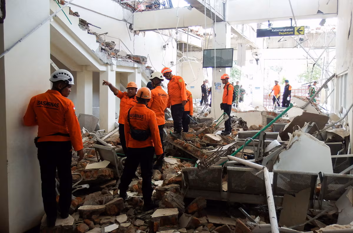 Asciende a 53 la cifra de muertos tras terremoto de magnitud 7,7 en Indonesia