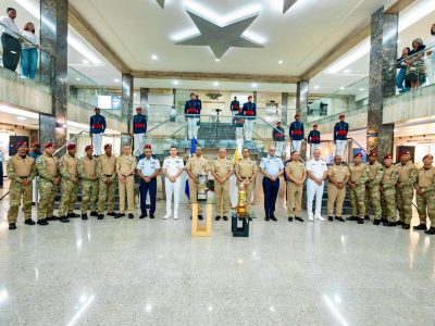 MIDE recibe con honores a campeones de Fuerza Comando