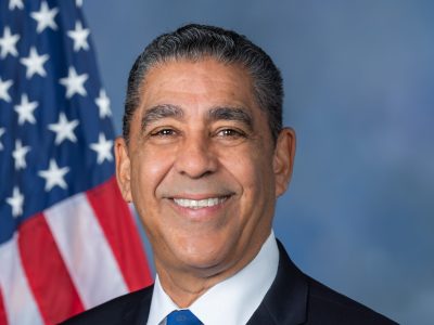 Adriano Espaillat afirma que seguirá al servicio de la comunidad: “Los grandes generales no se retiran”