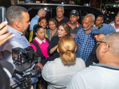 Carolina Mejía fortalece la seguridad de cuatro sectores con la iluminación de 36 calles