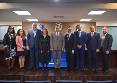 JCE recibe delegación de Nueva York para conocer avances del sistema electoral dominicano