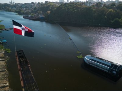 The Ocean Cleanup y el Gobierno de la República Dominicana anuncian el reemplazo de la barrera del río Ozama