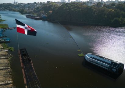 The Ocean Cleanup y el Gobierno de la República Dominicana anuncian el reemplazo de la barrera del río Ozama