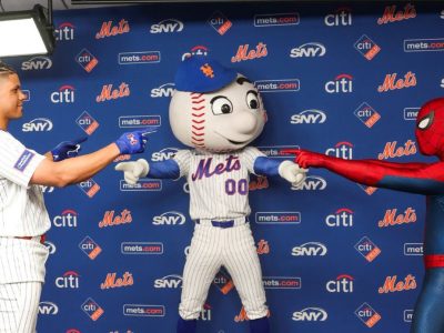 Juan Soto protagoniza campaña de Spider-Man en Nueva York