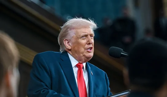 Trump prohíbe uso de Medicaid y CHIP para tratamientos de género en menores