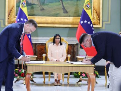 Venezuela firma acuerdo con IMPSA para reactivar Tocoma
