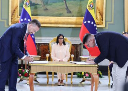 Venezuela firma acuerdo con IMPSA para reactivar Tocoma