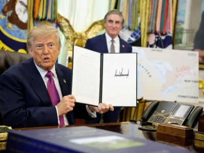 Trump oficializa el cambio de nombre del lago Ontario a lago América