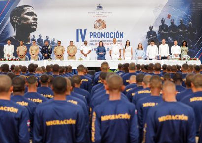Vicepresidenta Raquel Peña encabeza graduaciones de jóvenes y nuevos agentes para ampliar oportunidades y fortalecer instituciones
