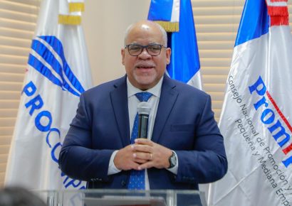 Fabricio Gómez-Mazara explica cómo Abinader combate la usura con préstamos a emprendedores