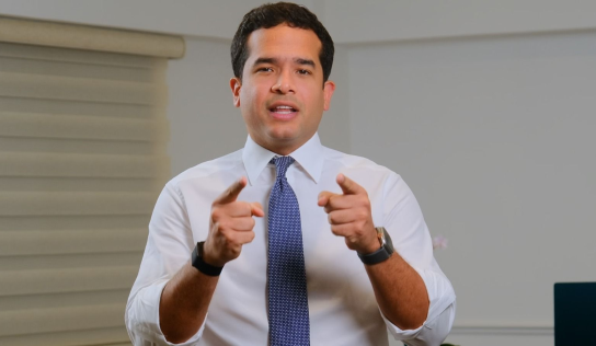 Omar Fernández cuestiona falta de cupos escolares a días del inicio del año lectivo