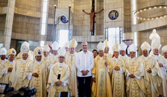 Presidente Abinader asiste a toma de posesión del nuevo obispo de la Diócesis de La Vega, Andrés Napoleón Romero Cárdenas