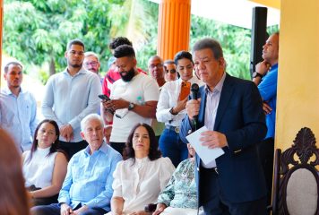 Leonel propone modernizar los controles fronterizos y reorganizar los mercados binacionales