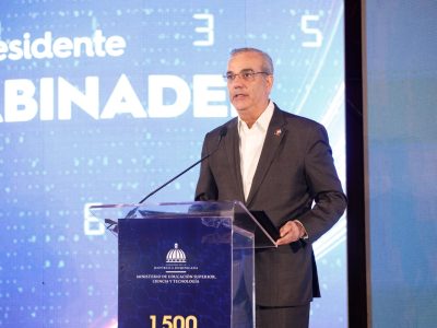 Abinader garantiza becas a estudiantes meritorios y afirma que ningún talento quedará fuera por falta de recursos