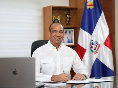 Deligne Ascención asume vicepresidencia ejecutiva del PRM